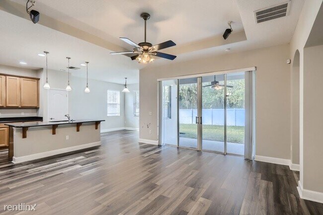 Foto del edificio - 4 br, 2 bath House - 715 Comanche Street UNIT