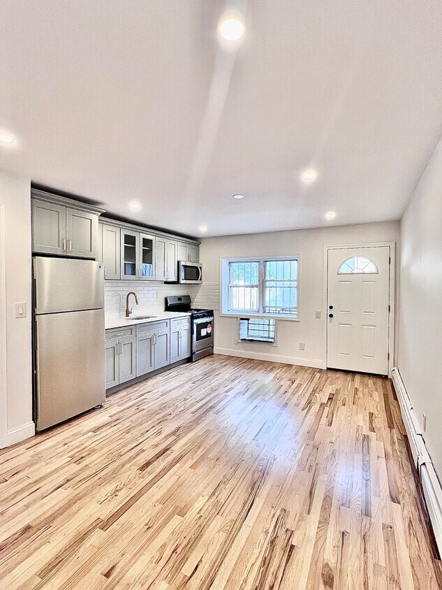 Primary Photo - 1547 Bergen St