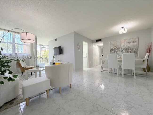 Foto del edificio - 9410 W Flagler St