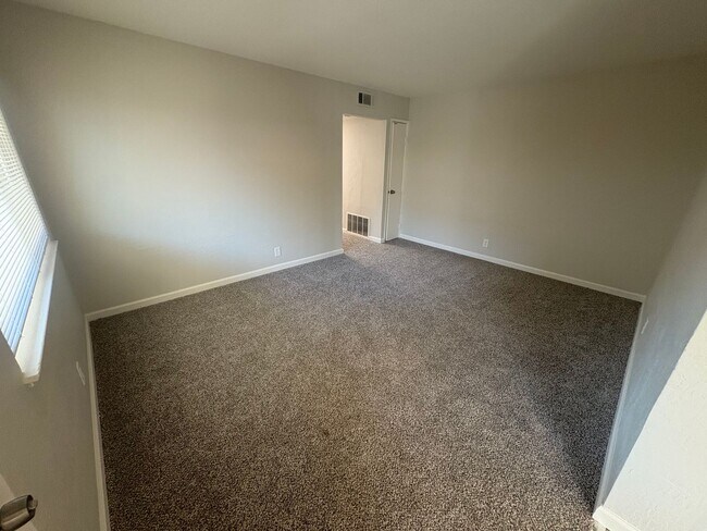 Foto del edificio - Luxurious 2-Bedroom, 1 Bath Duplex unit in Citrus Heights