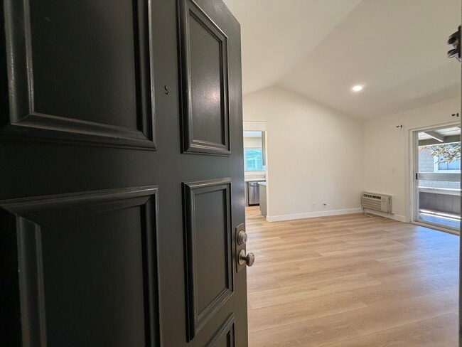 Building Photo - 170 Streamwood