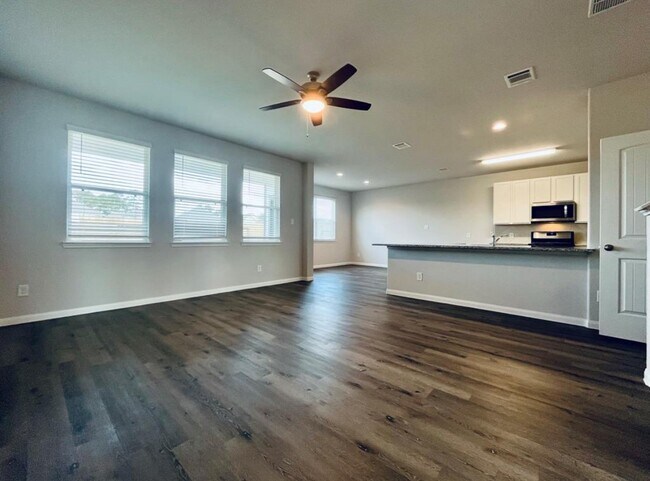 Foto del edificio - 4807 Blue Jacaranda Wy