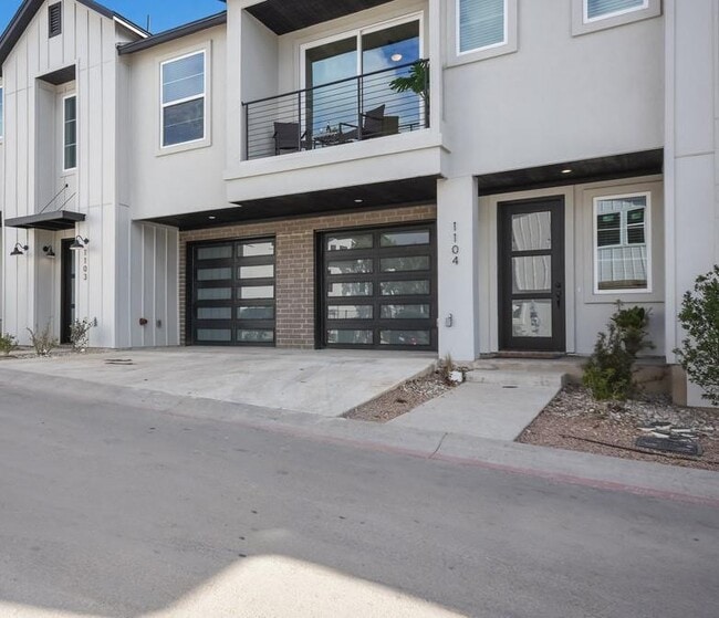 Building Photo - 12001 Vista Parke Dr