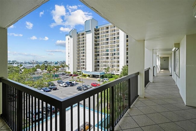 Foto del edificio - 9495 Blind Pass Rd