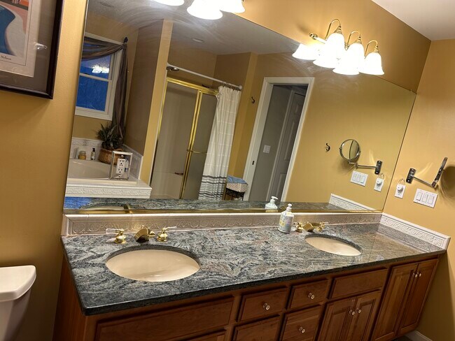 Foto del edificio - 48 Hummingbird Ln