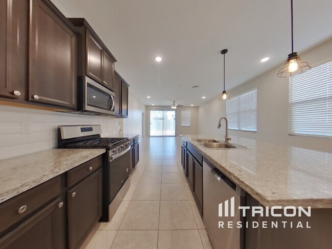 Foto del edificio - 40381 W Hillman Dr