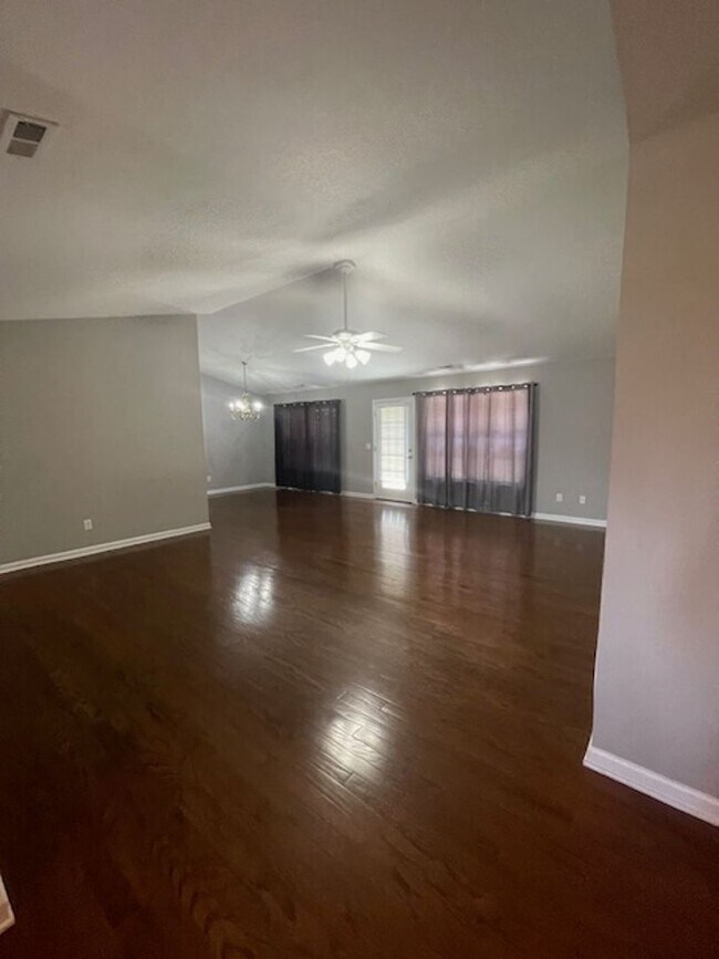 Foto del edificio - Maryville 37804 - 3 bedroom, 2 bath brick ...