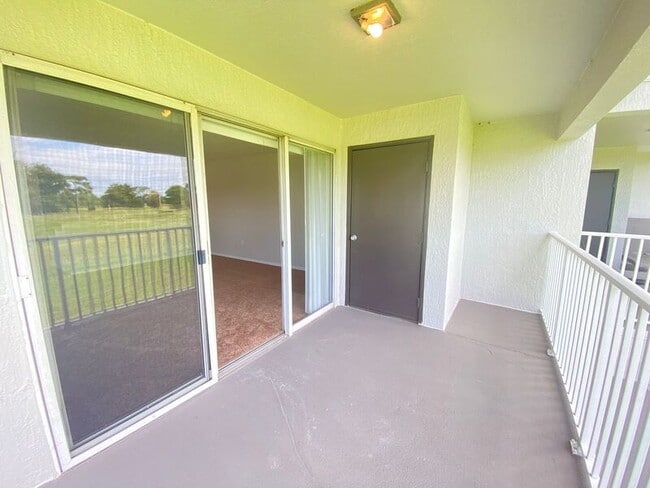 Foto del edificio - 13917 Fairway Island Dr