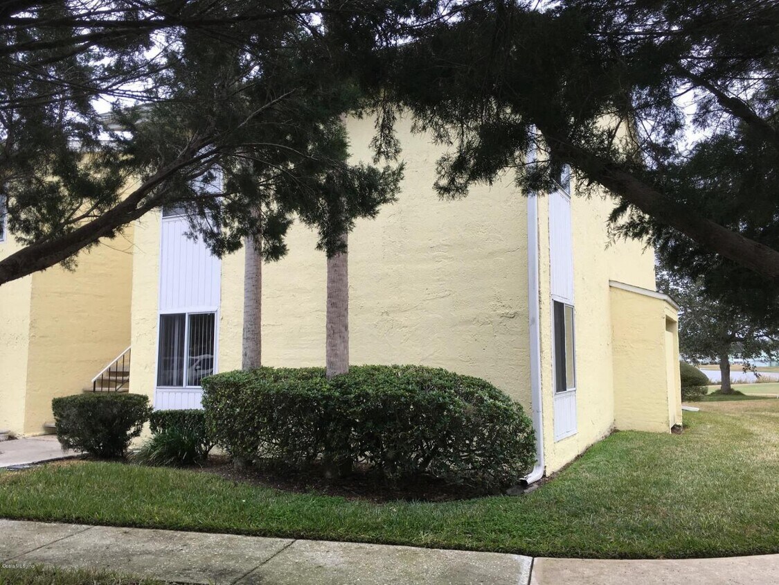 555 Fairways Dr Unit 555 Fairways 4, Ocala, FL 34472 Condo for Rent