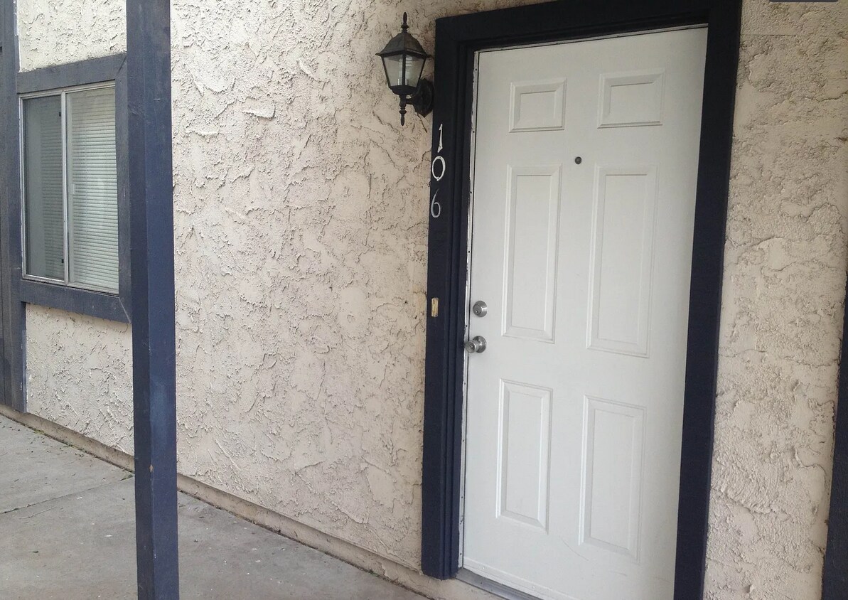 Primary Photo - 700 W University Dr