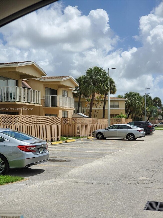 Foto del edificio - 4180 NW 79th Ave