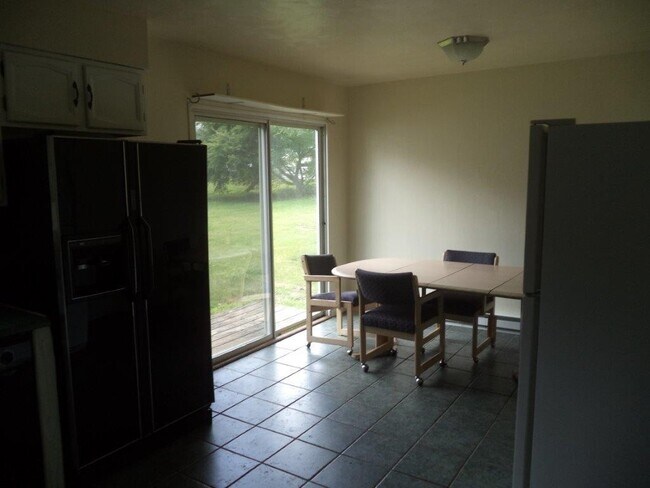 Foto del edificio - 4 Bedroom, 1.5 Bathroom House -- Available...