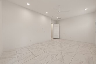 Building Photo - 10403 Anchorage Passage