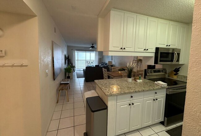 Foto del edificio - 5681 Midnight Pass Rd