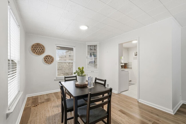 Building Photo - 237 N Center St