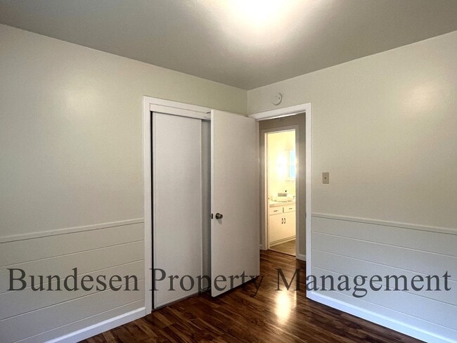 Building Photo - 3237 Midway Dr