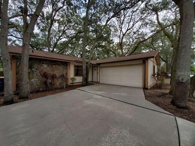 Building Photo - 2067 Red Cedar Ln