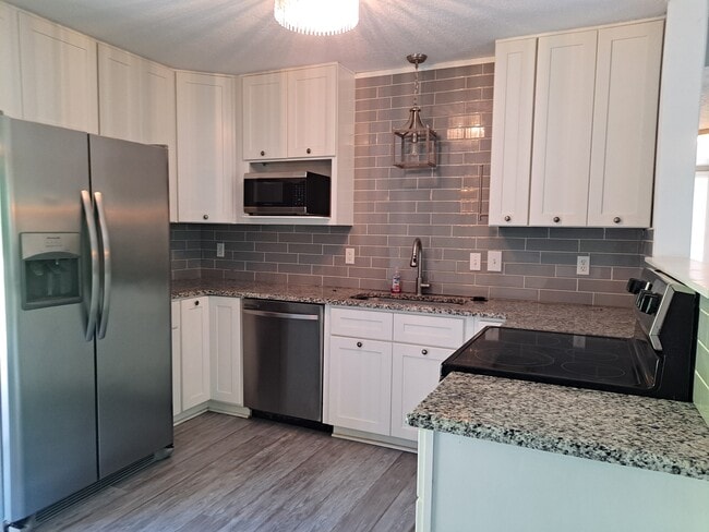 Building Photo - 6101 Cougar Dr