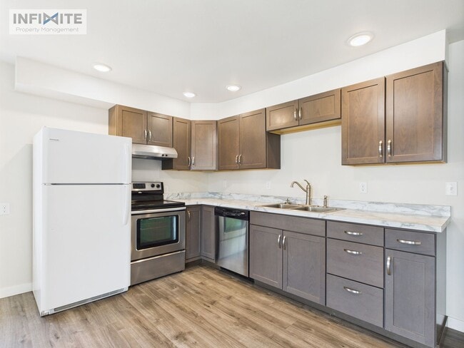 Building Photo - Bright and Airy Two Bedroom