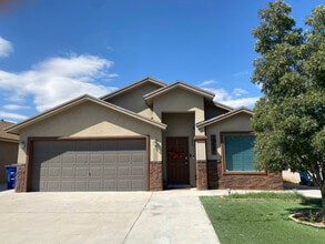 Building Photo - 10053 Paloma Dr