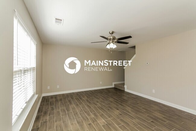 Building Photo - 4 Bedroom Pet-Friendly Home in Charlotte, NC with Main Street Renewal