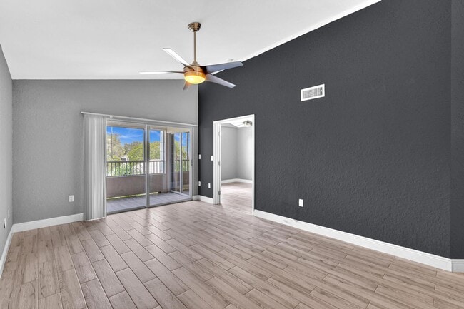 Foto del edificio - 2803 N Oakland Forest Dr