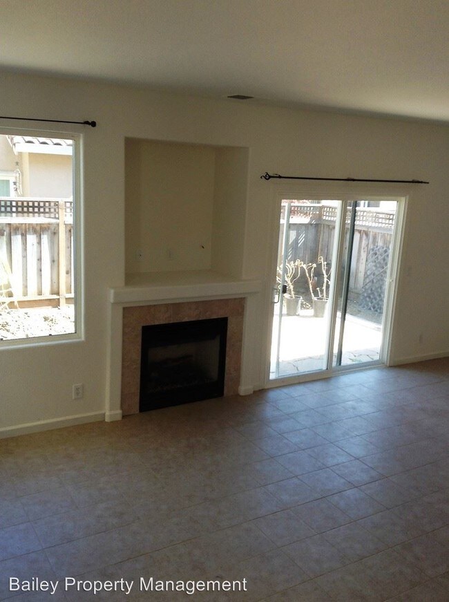 Building Photo - 725 Vista Montana Dr