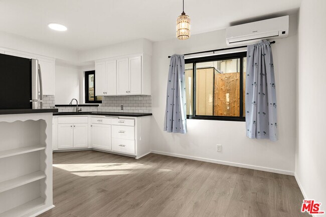 Foto del edificio - 4615 Finley Ave