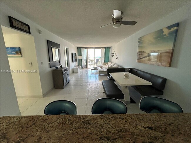 Foto del edificio - 121 Golden Isles Dr