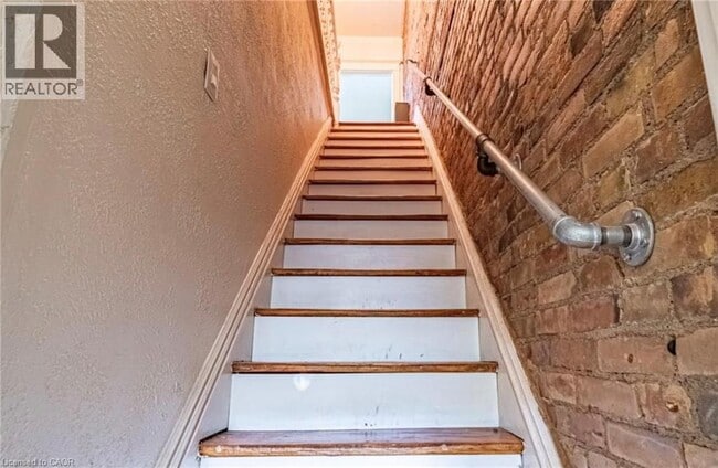 Building Photo - 15 Caroline St N