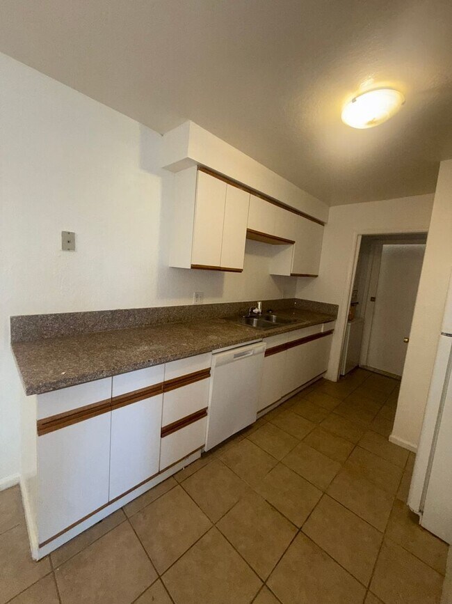 Building Photo - 2 Bedroom 2 Bath Upstairs Unit in Granite Bay