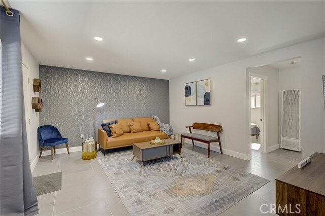 Foto del edificio - 16562 Regina Cir