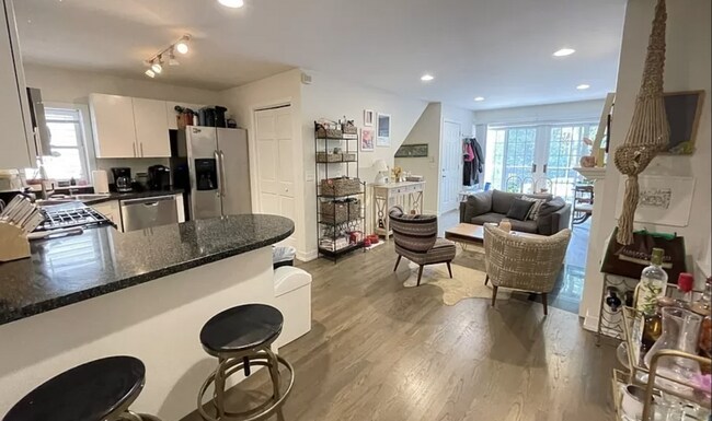 Photo - 3 bedroom in Chicago IL 60642 Apartment