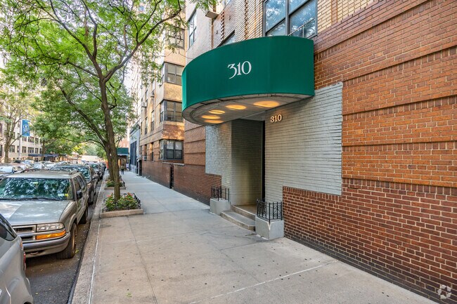 Entrance - 310-322 E 75th St