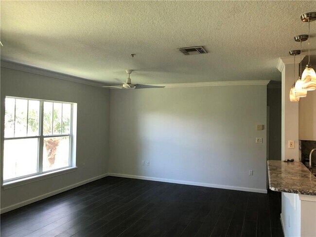 Foto del edificio - 5035 Fairways Cir