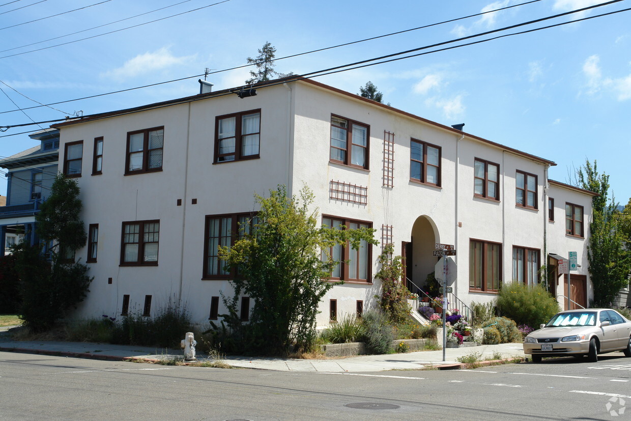 Primary Photo - 2201-2203 Derby St