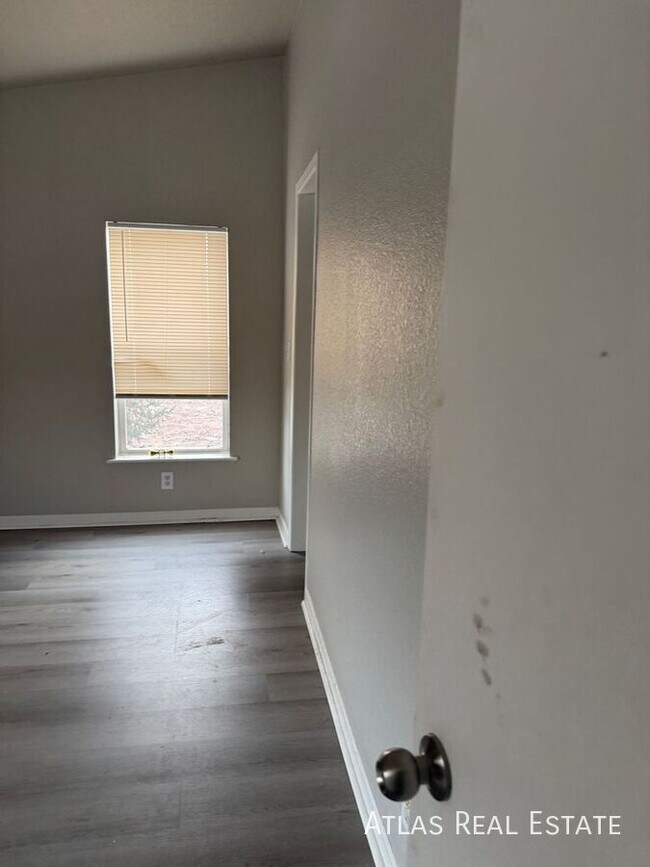 Foto del edificio - 2990 W C St