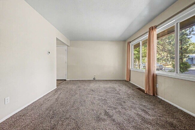 Foto del edificio - Virginia Village 4 Bed / 1 Bath for rent