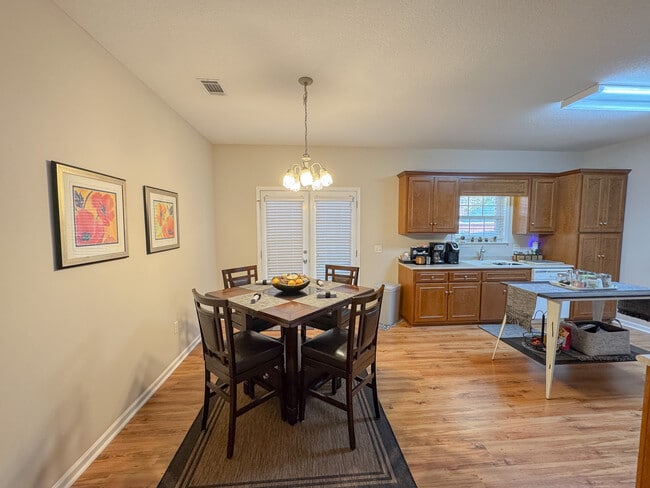 Foto del edificio - 1131 Trellis Ct