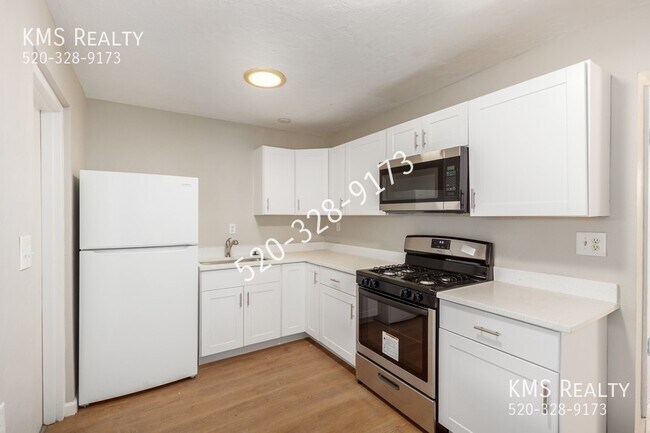 Building Photo - 2731 N Edith Blvd