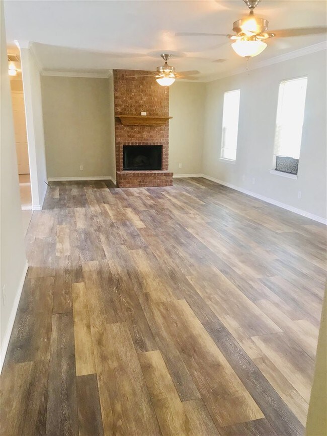 Building Photo - 1011 Santa Fe Trail