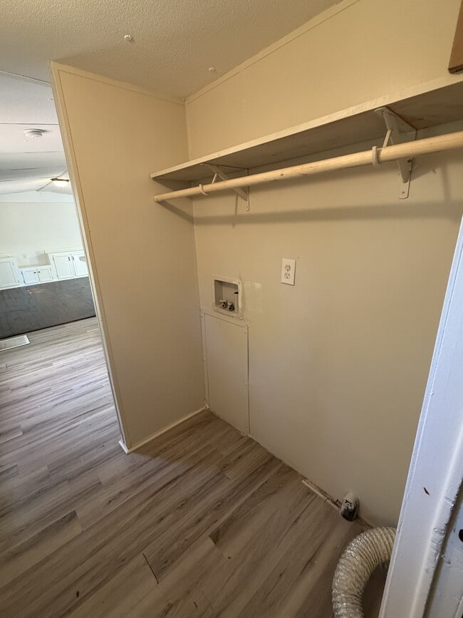 Building Photo - 61 Platinum Dr