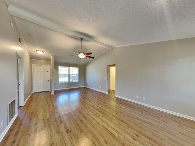 Foto del edificio - 6319 Ian Chad Dr E