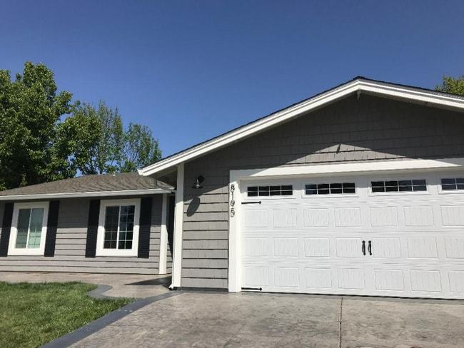 Building Photo - 8195 Stacey Hills Dr