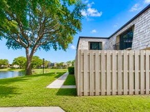 Building Photo - 331 Lake Arbor Dr