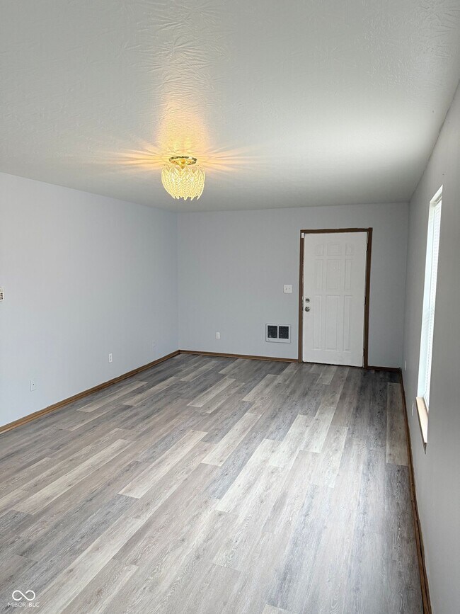 Foto del edificio - 6259 E 11th St