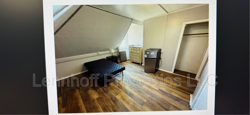 Building Photo - 100 Pearl St