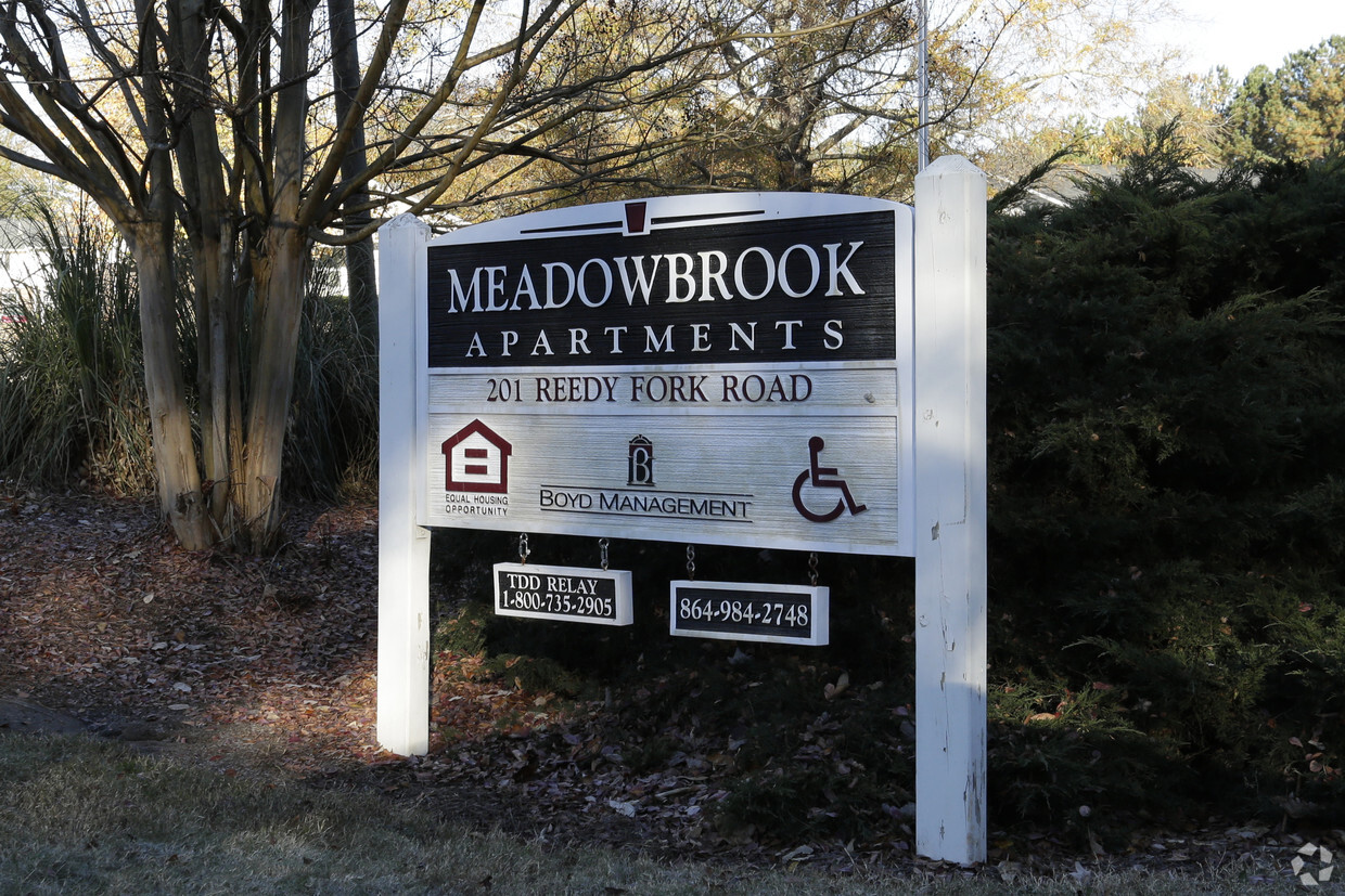 Foto del edificio - Meadowbrook Apartments