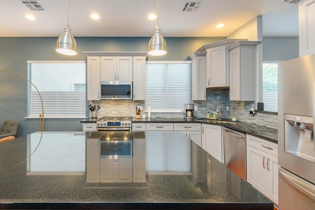 Building Photo - 10423 E Saltillo Dr