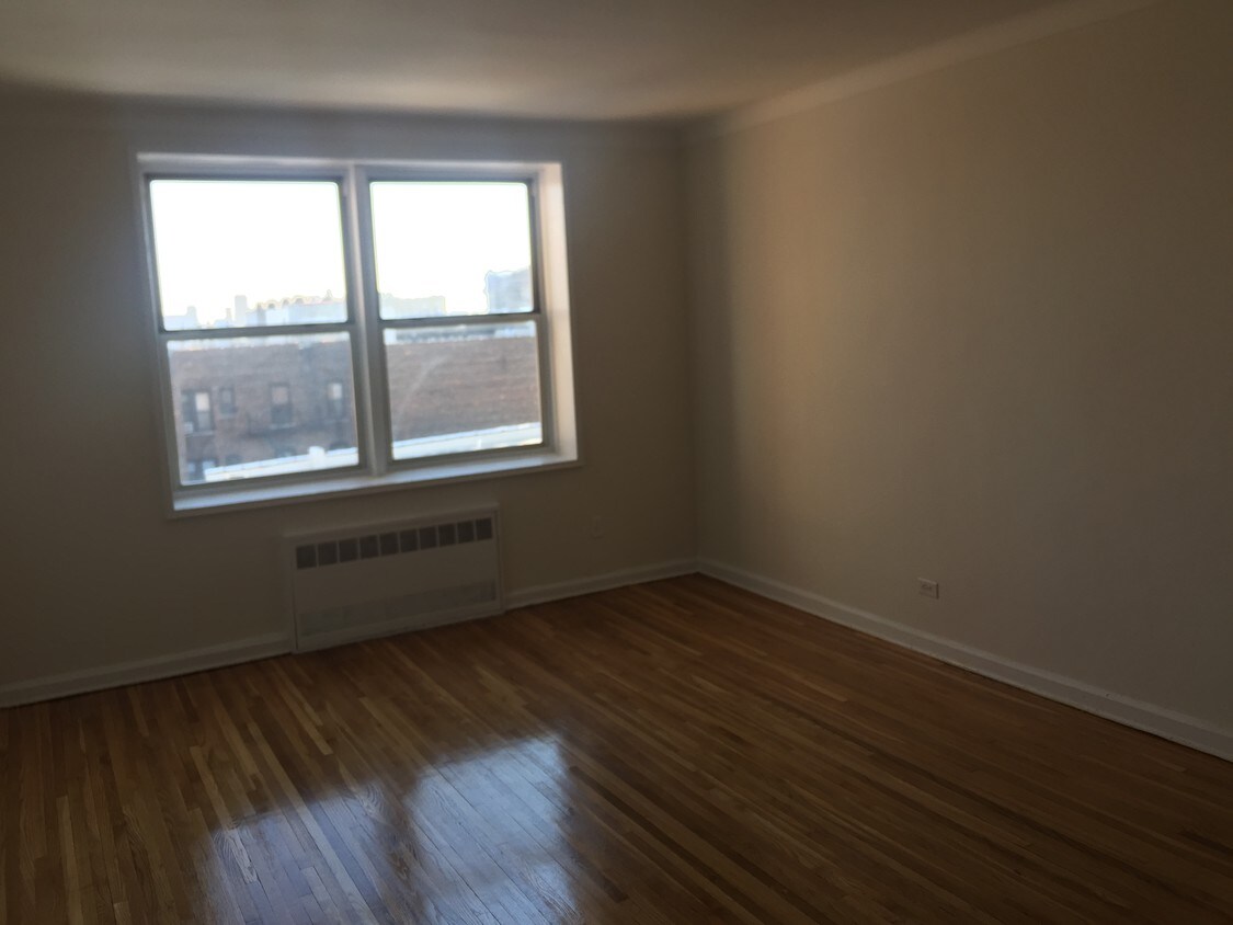 Primary Photo - 515 Ovington Ave